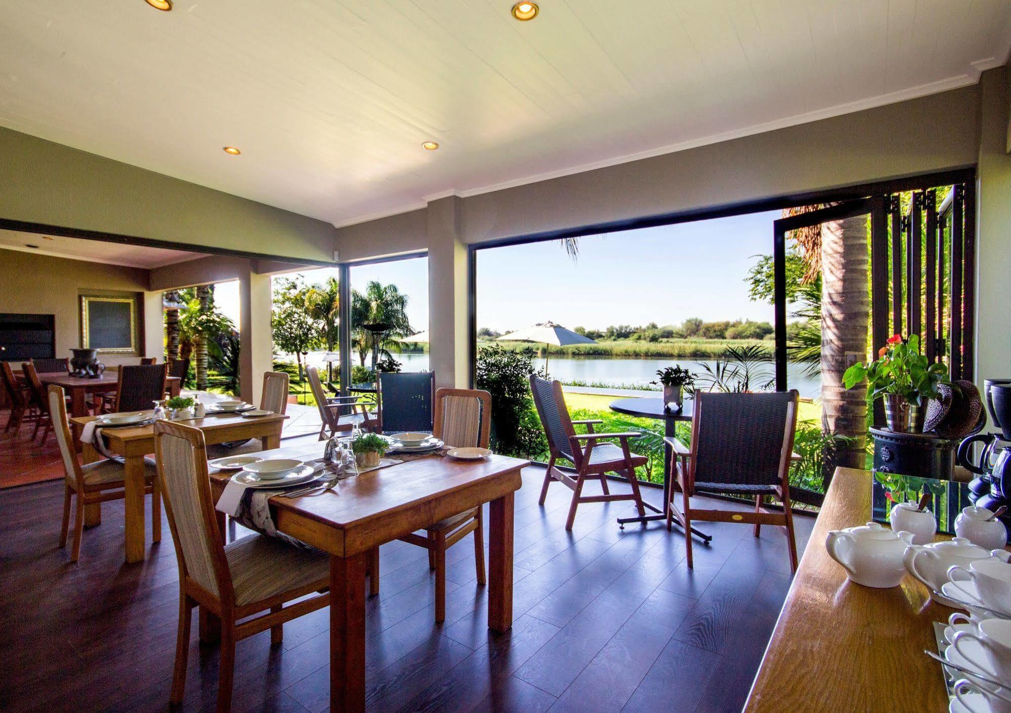 River Place Manor Upington Exteriör bild